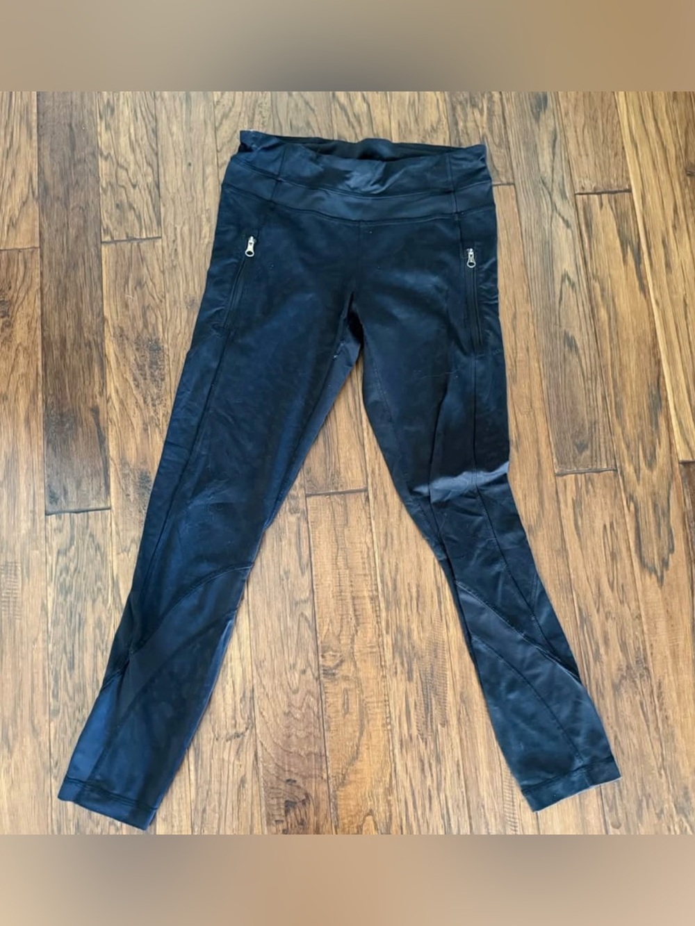 Black Lululemon Zip Pocket Leggings/ yoga pants. Animal print design Size 6